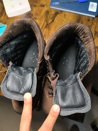Botas unisex fabricada en piel Nobuck para montaña