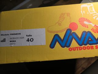 Botas unisex fabricada en piel Nobuck para montaña