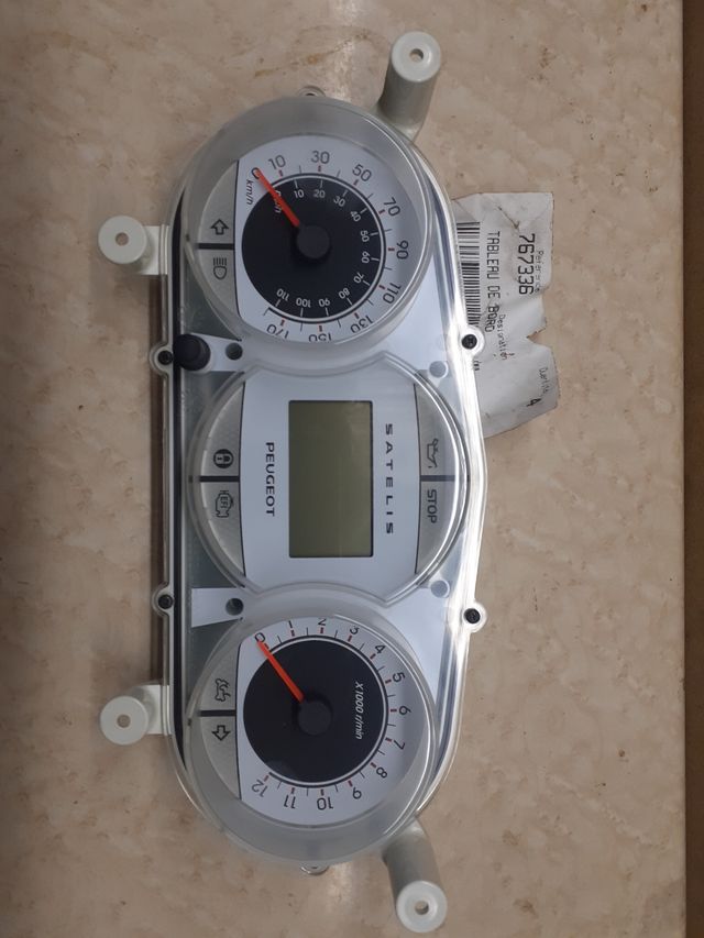 Cuadro instrumentos Peugeot Satelis