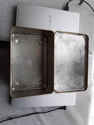 Caja metalica vintage