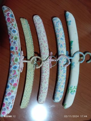 Lote de perchas vintage