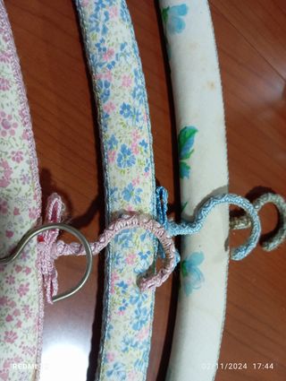 Lote de perchas vintage