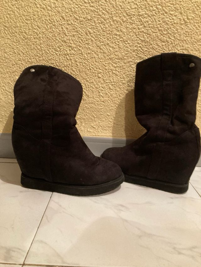 Botas negras con cuña invierno
