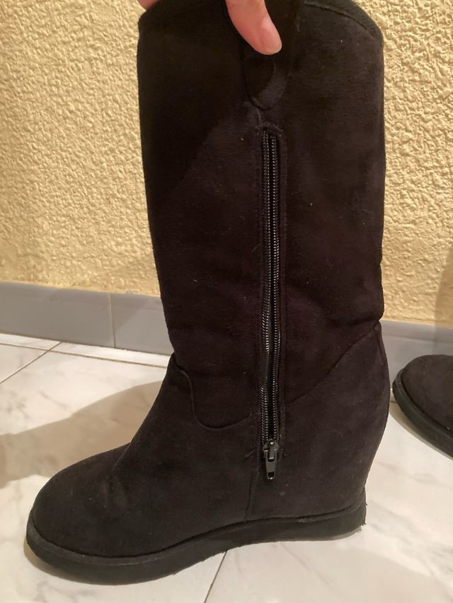 Botas negras con cuña invierno