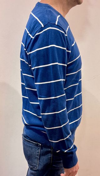 Jersey con pico azul de Tommy H