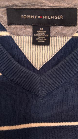 Jersey con pico azul de Tommy H