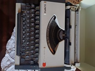 Máquina de escribir Olympia (maletín)