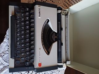 Máquina de escribir Olympia (maletín)