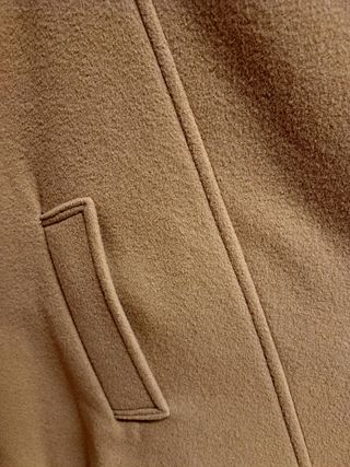 Capa de mujer de color beige