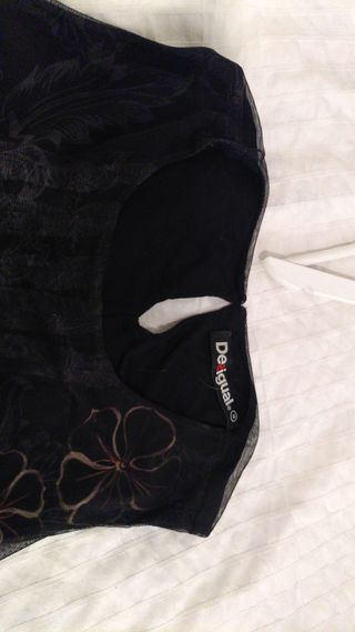 Blusa Desigual negra y flores