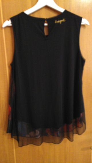 Blusa Desigual negra y flores
