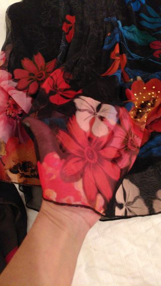 Blusa Desigual negra y flores