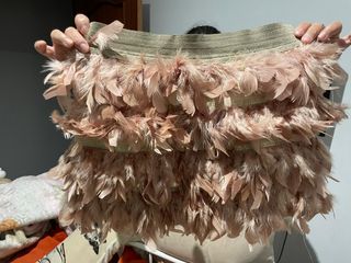 Falda de plumas