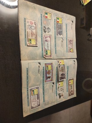 Álbum de cromos billetes del mundo