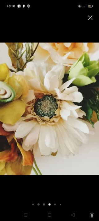 Ghirlanda con fiori di tessuto