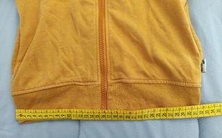 TRES CAMISAS Y DOS CHALECOS DE NIÑOS 