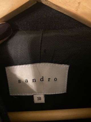 Abrigo azul marino solapa cuero negro