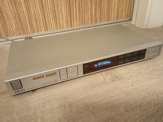 Sintonizador de radio digital AkaiAT-A2L