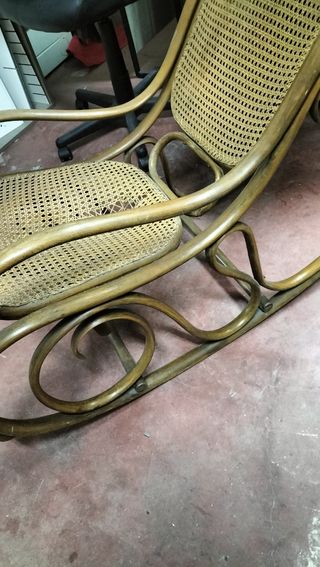 Mecedora antigua tipo Thonet
