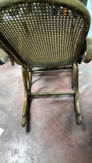 Mecedora antigua tipo Thonet