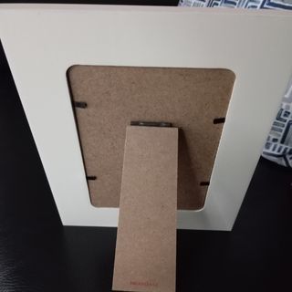 Cornice bianca con cuori