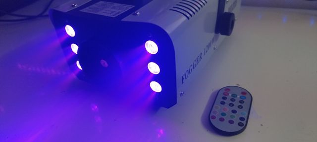 MAQUINA DE HUMO 1200W 6 LED DJ