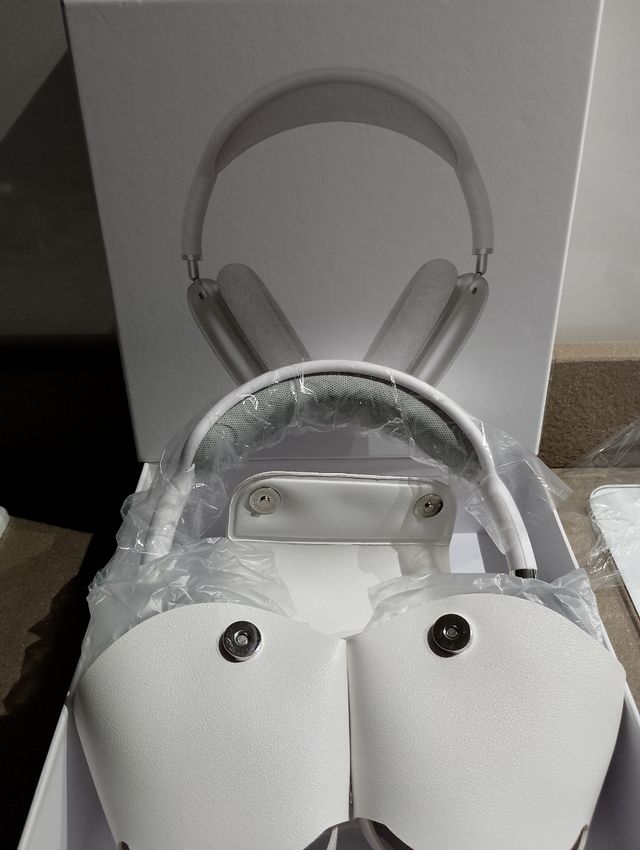 Cuffie wireless similar Max