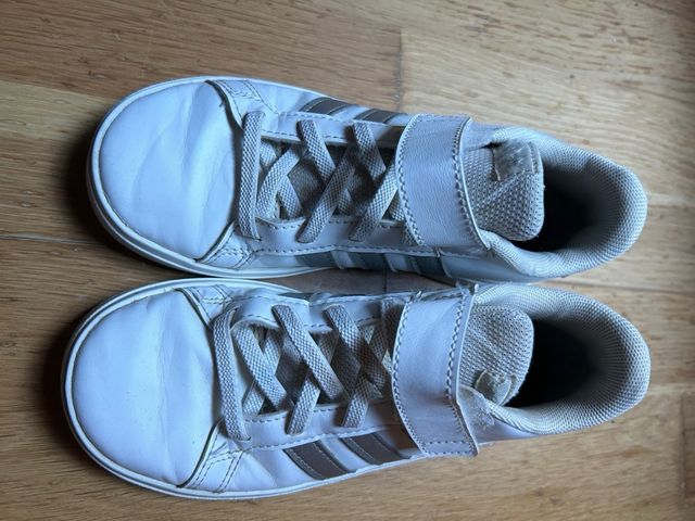 ZAPATILLAS ADIDAS 31