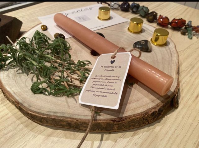 Vela artesanal, aromática de canela ritualizada