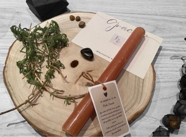 Vela artesanal aromática de Palo Santo ritualizada