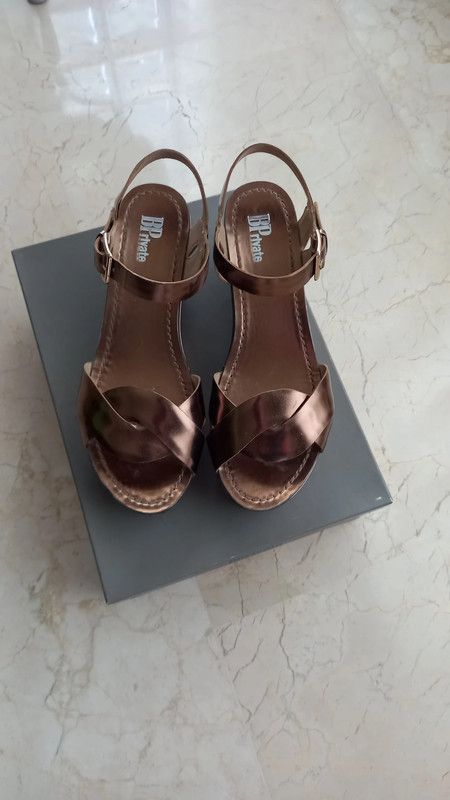 Sandalias italianas marca BPrivate, de piel