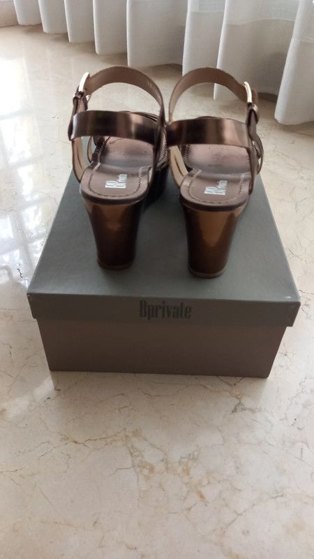 Sandalias italianas marca BPrivate, de piel