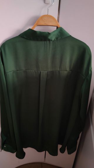 Blusa o camisa satén verde oscuro zara 