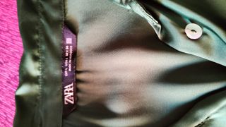 Blusa o camisa satén verde oscuro zara 