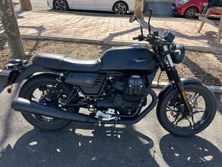 Moto Guzzi Stone V7 Negra