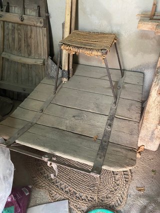 Trillo antiguo con asiento