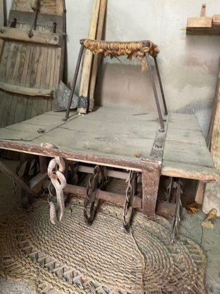 Trillo antiguo con asiento