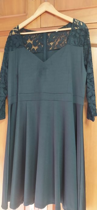 Nuevo Vestido negro con encaje espalda y mangas
