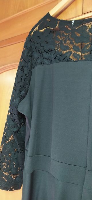 Nuevo Vestido negro con encaje espalda y mangas