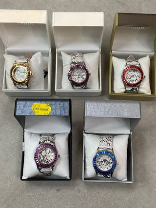 1 reloj correa con acabado serpiente