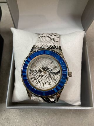 1 reloj correa con acabado serpiente