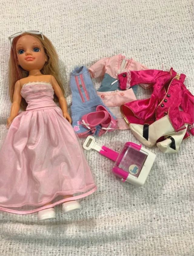 MUÑECA NANCY CON ACCESORIOS