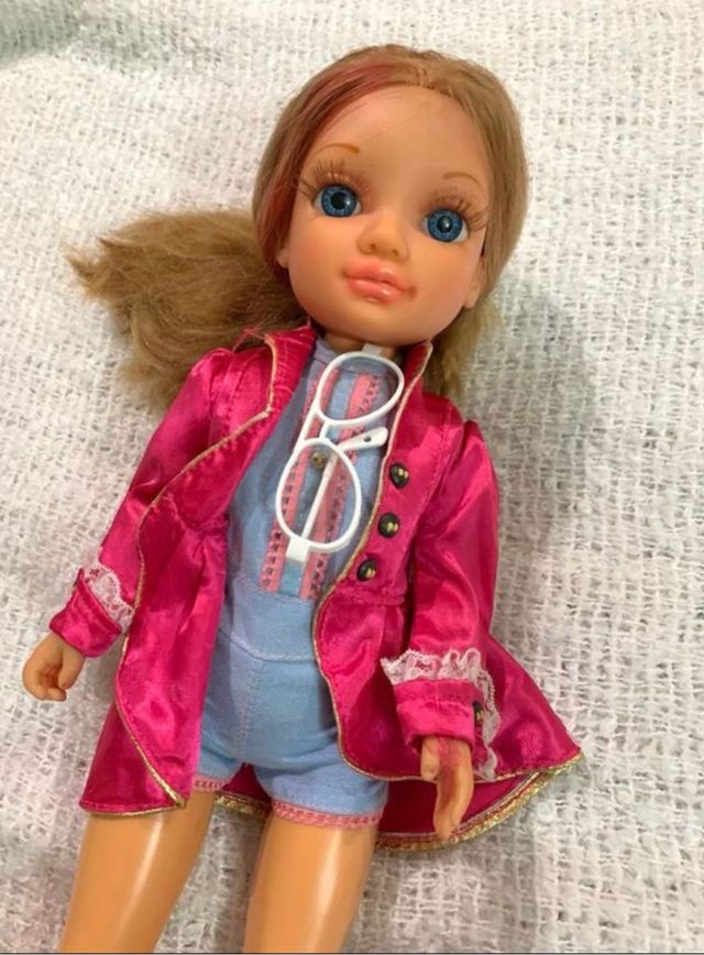 MUÑECA NANCY CON ACCESORIOS