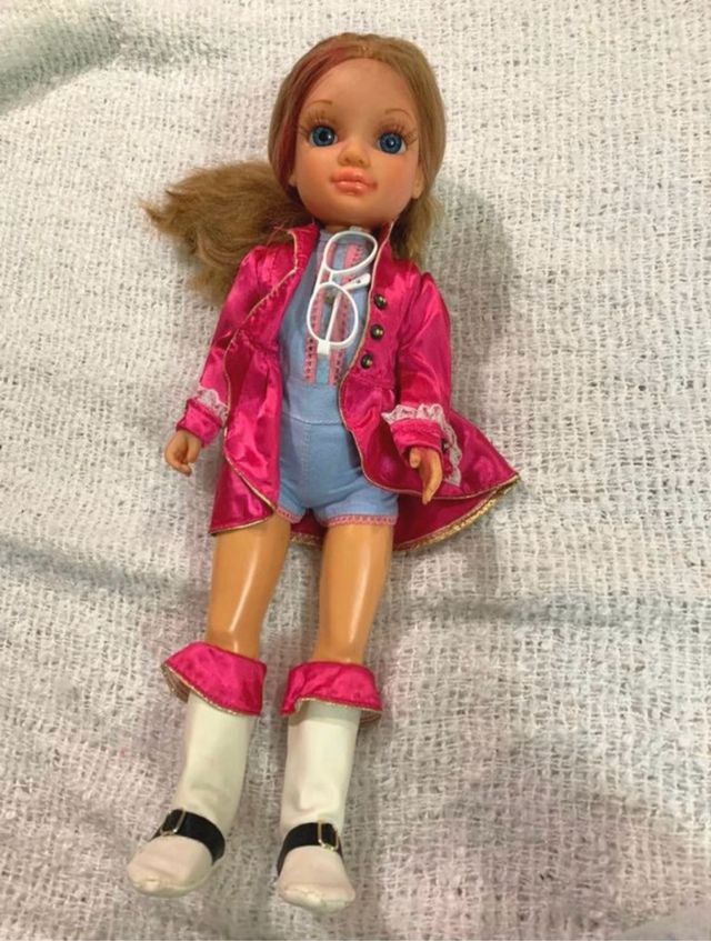 MUÑECA NANCY CON ACCESORIOS
