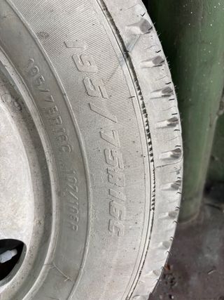 Rueda camion pequeño