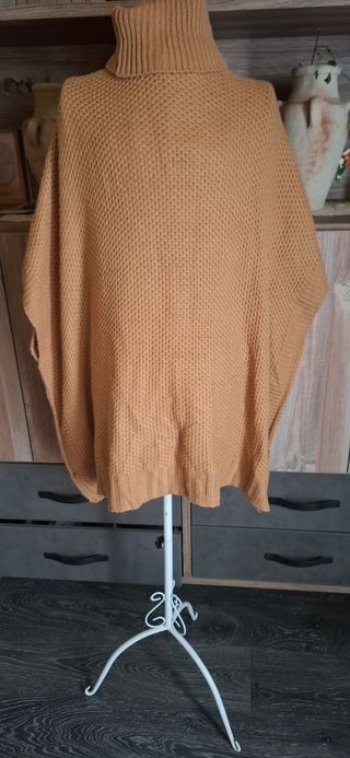 Jersey poncho camel Stradivarius.  TU