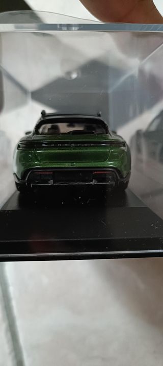 Porsche Taycan Turbo S Cross Turismo