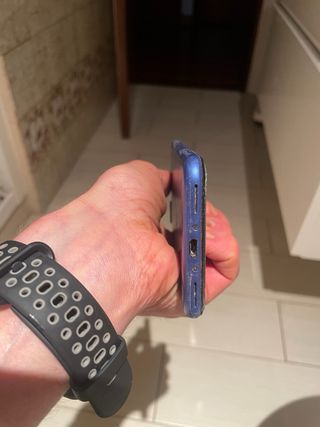 Alcatel 1v azul terminacion aluminio cepillado