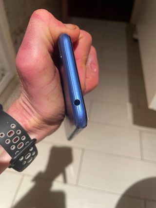 Alcatel 1v azul terminacion aluminio cepillado