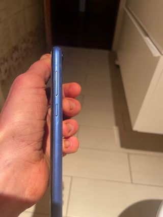 Alcatel 1v azul terminacion aluminio cepillado